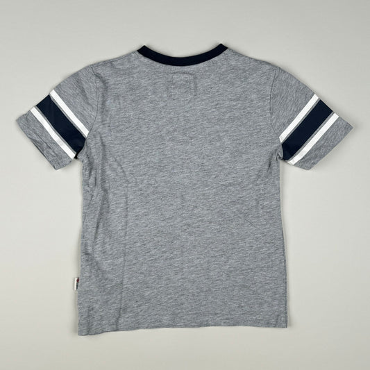 T-shirt in grey, blue, white