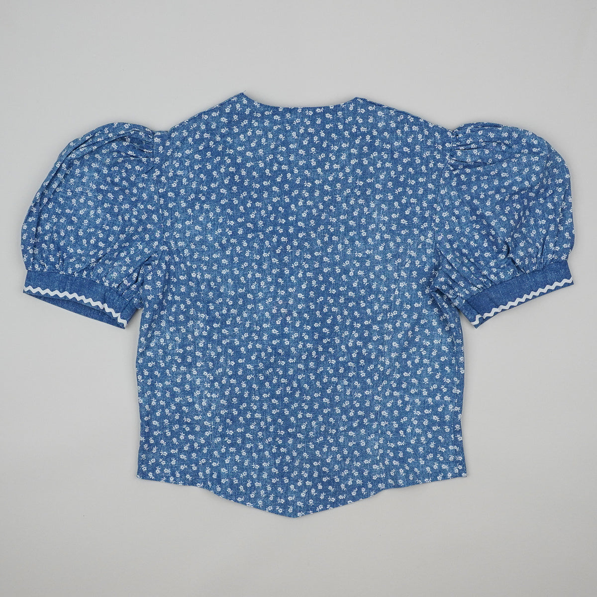 Vintage Shirt with Puff Sleves