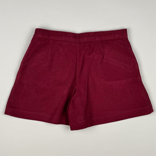 Short in red and pink