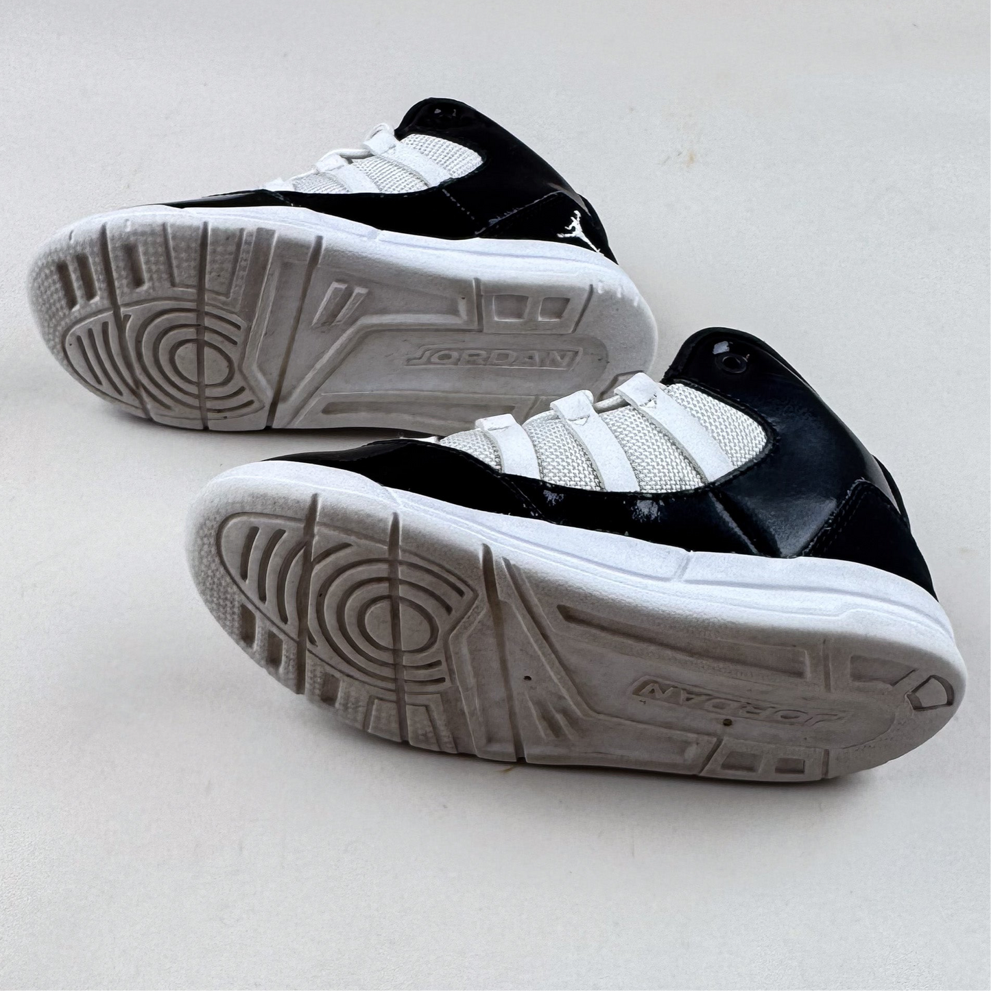 Jordan Max Aura Sneakers