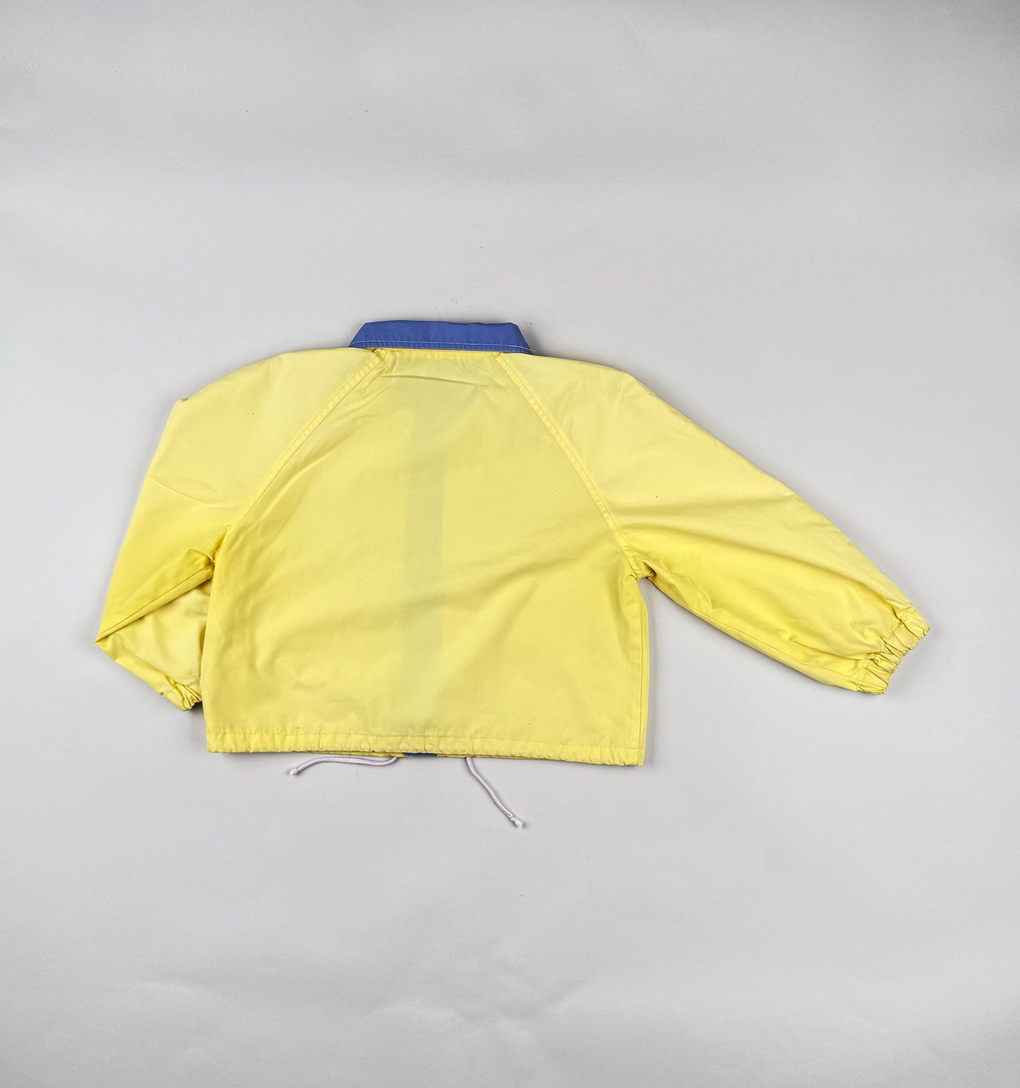 Windbreaker in yellow