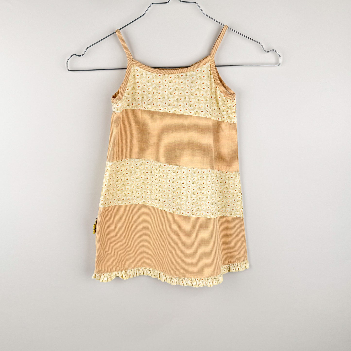 Dresss in beige and white