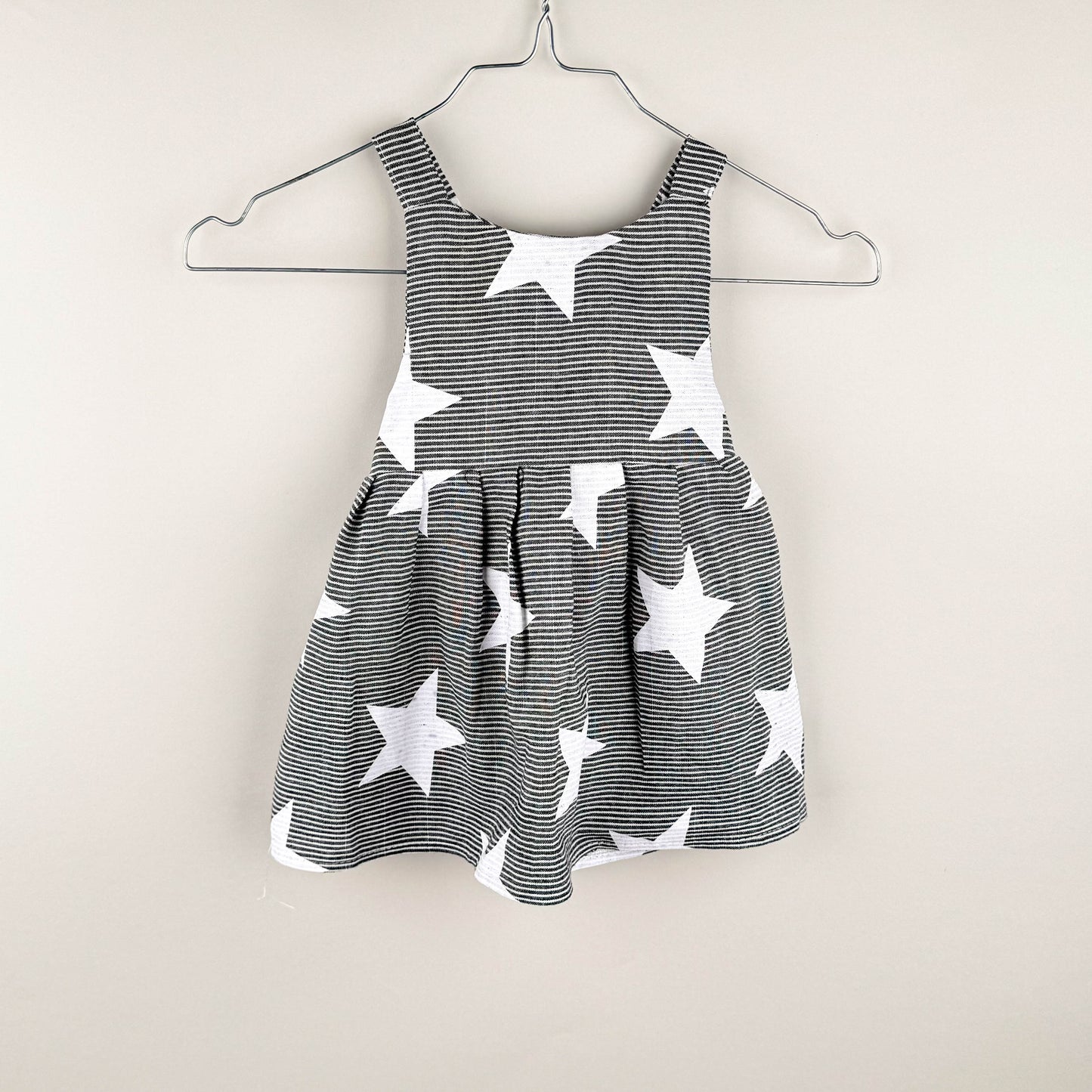 Dresss in grey and white