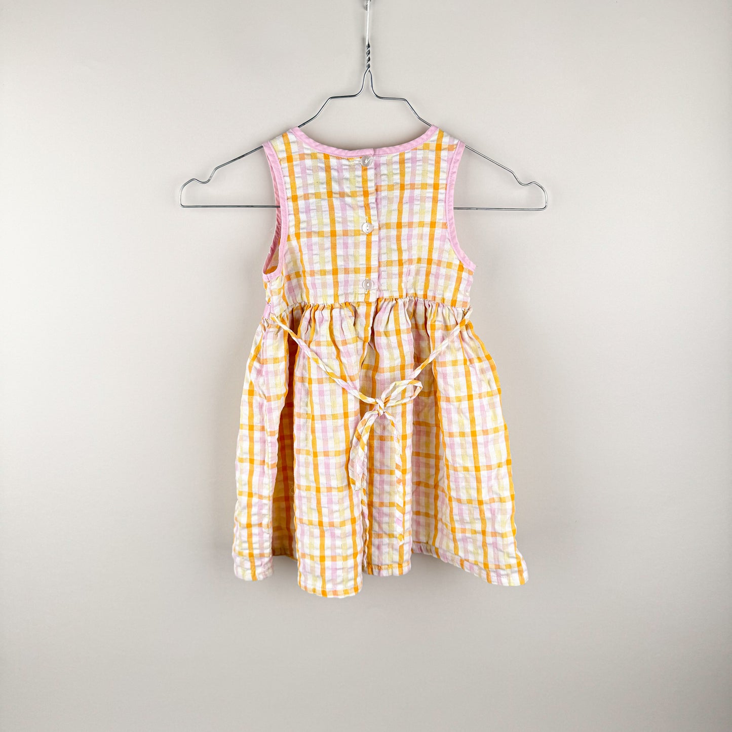 Dresss in white and orange and pink