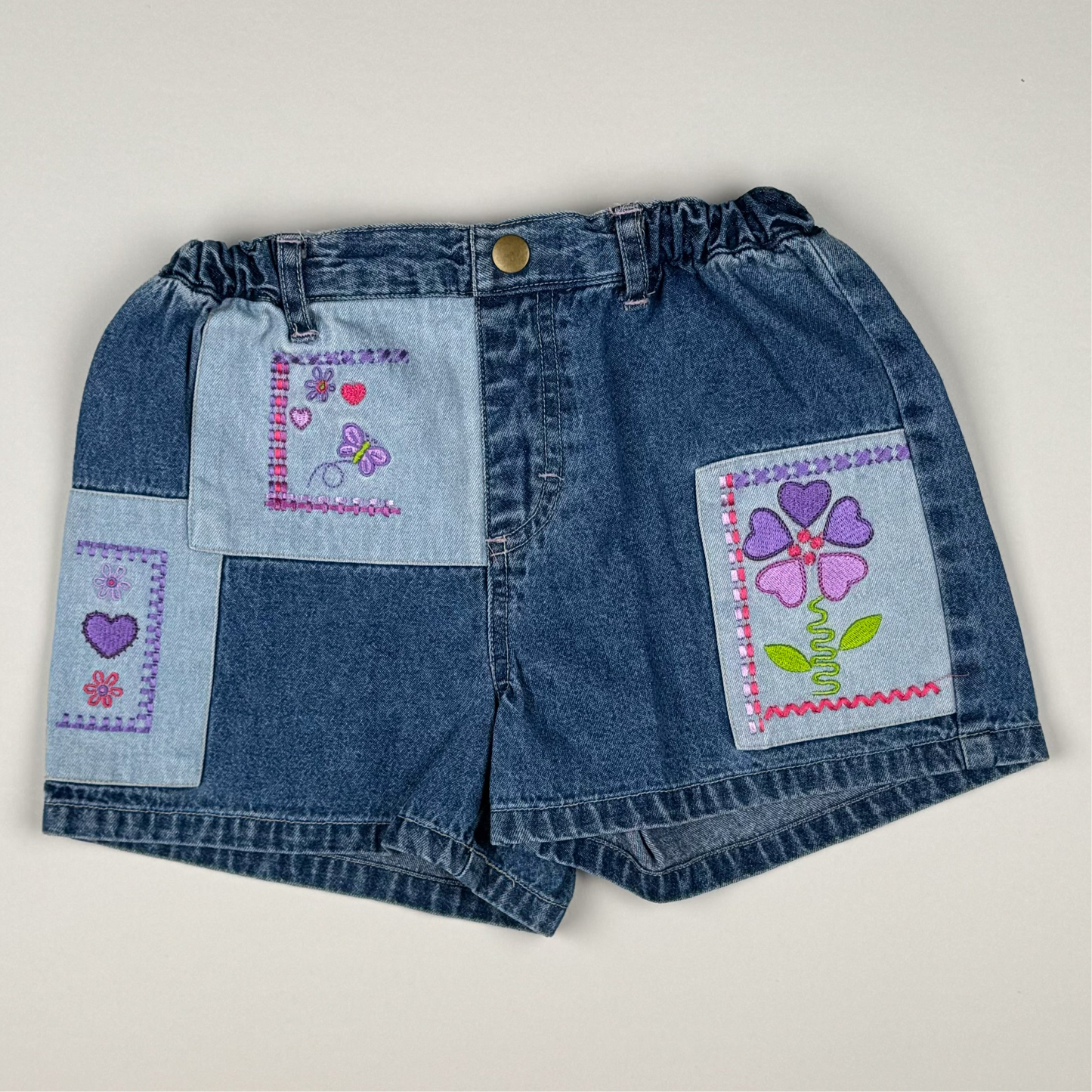 Denimshort in blue, pink and purple