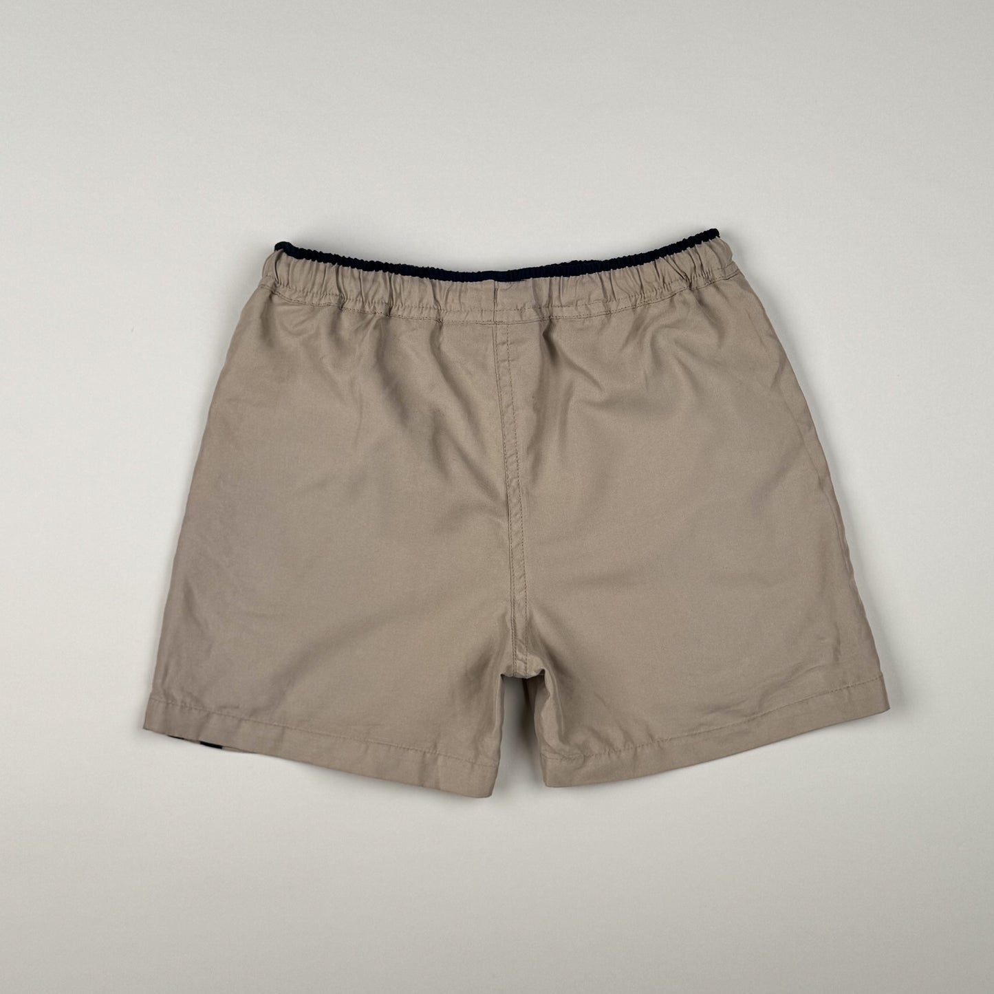 Short in beige and black