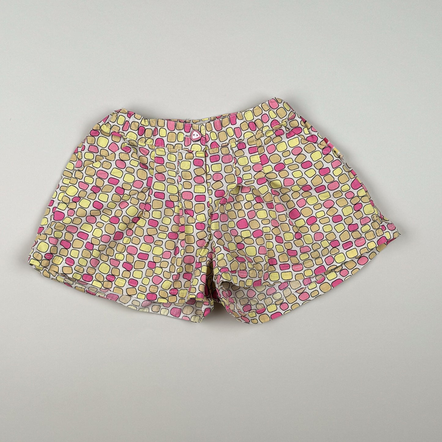 Short in white, yellow and pink