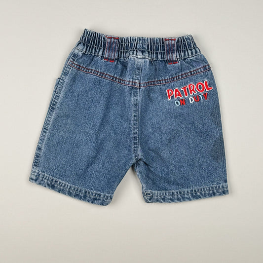 Denimshort in blue and red