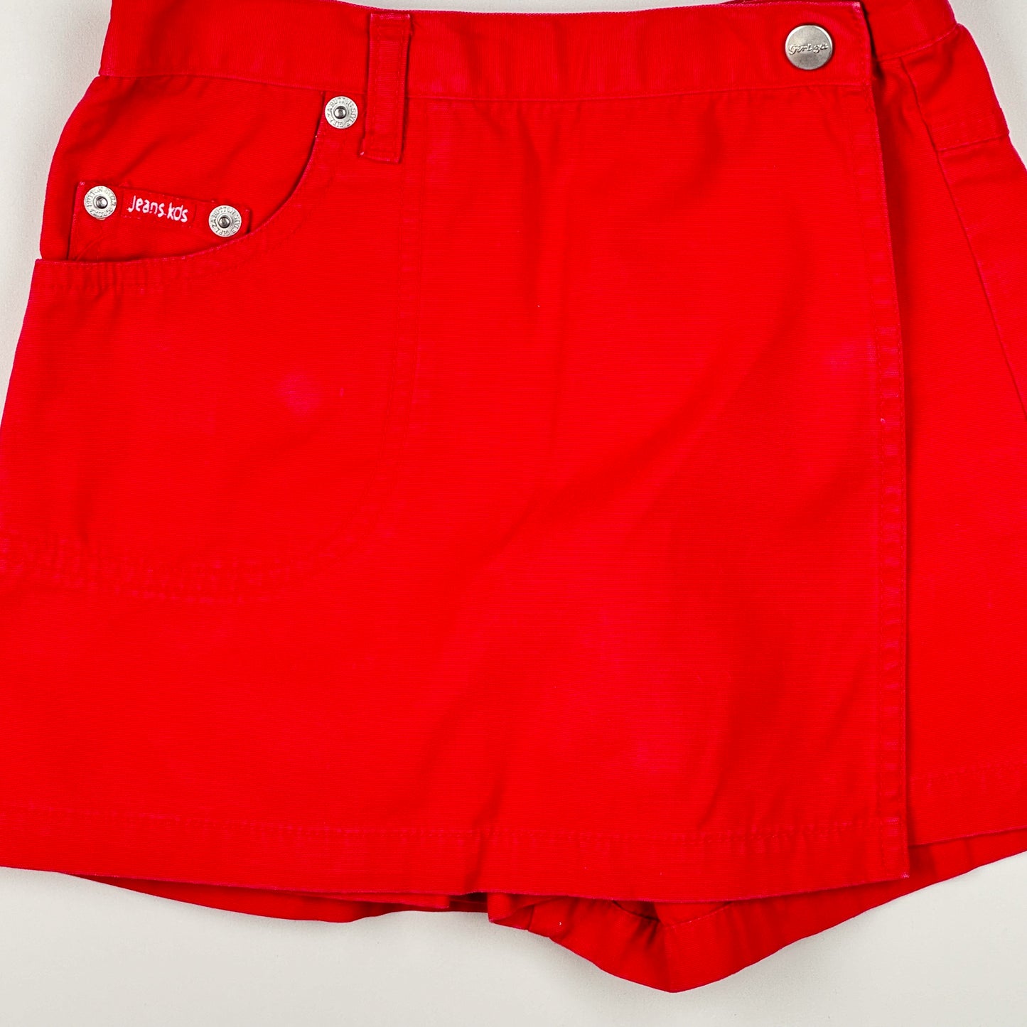 Shorts / Skirt in red