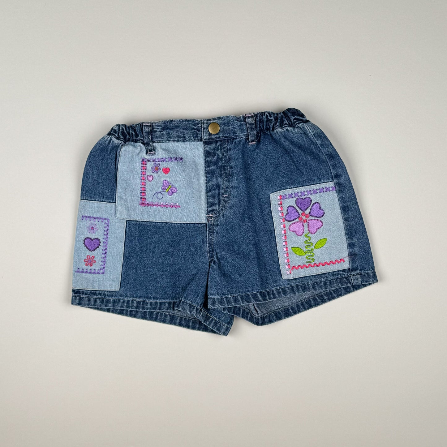 Denimshort in blue, pink and purple