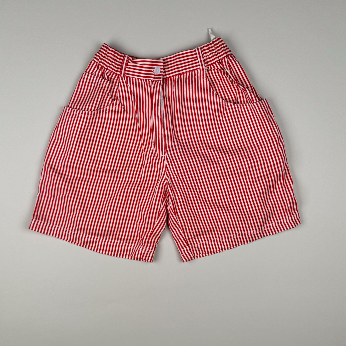 Short in red and white