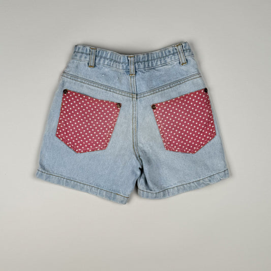 Denimshort in blue and red