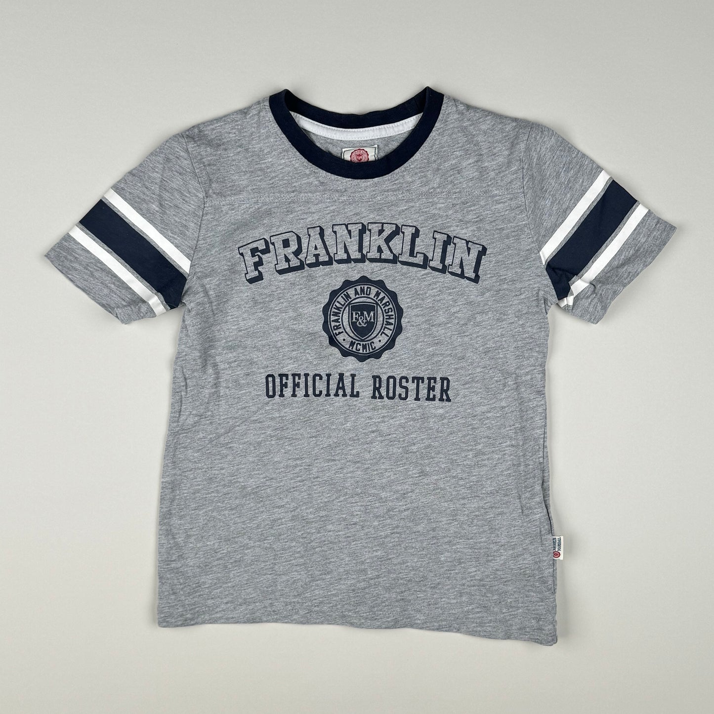 T-shirt in grey, blue, white