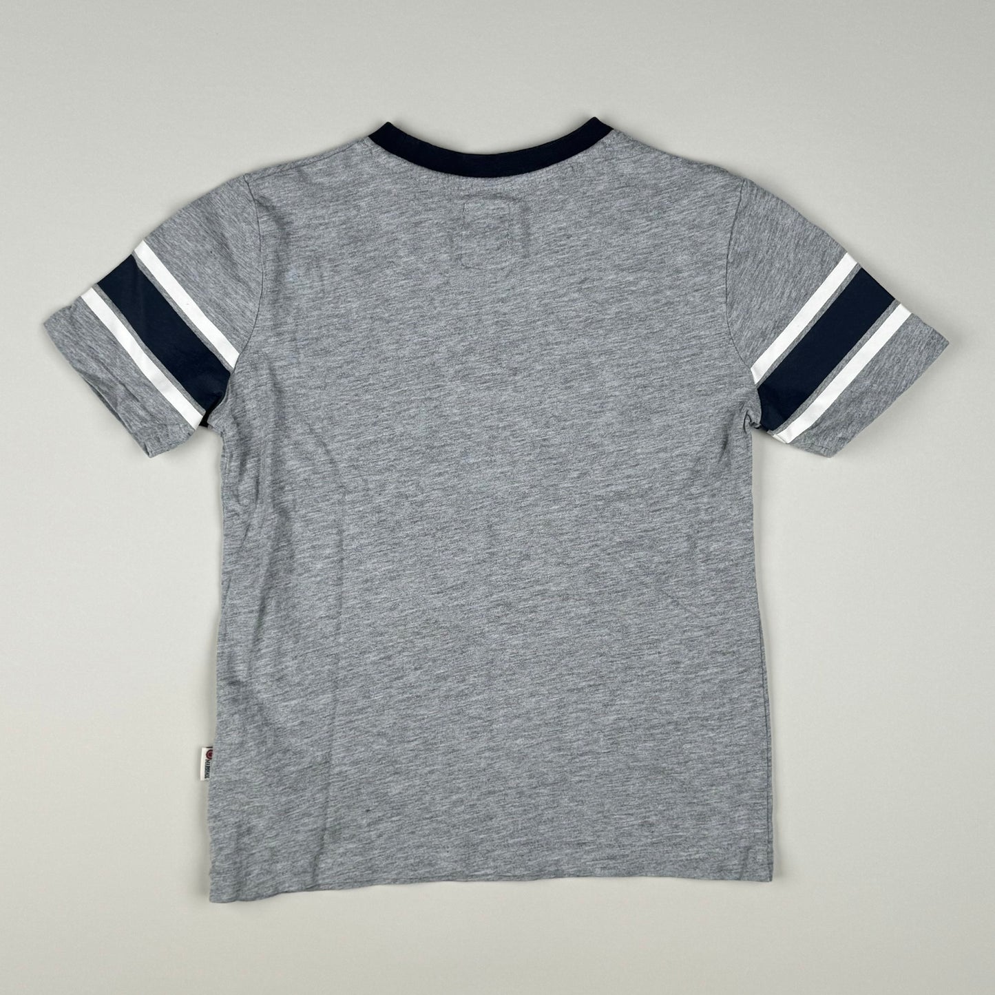 T-shirt in grey, blue, white