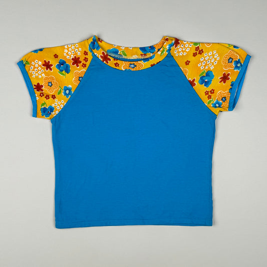 T-Shirt in blue, yellow and multi