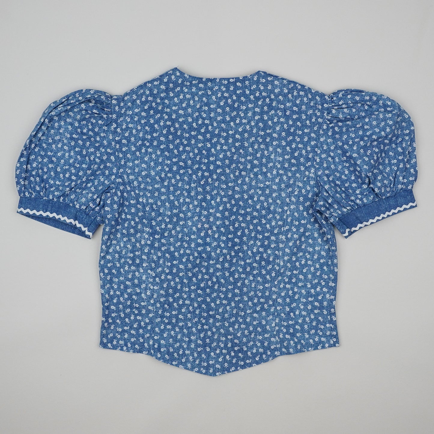 Vintage Shirt with Puff Sleves