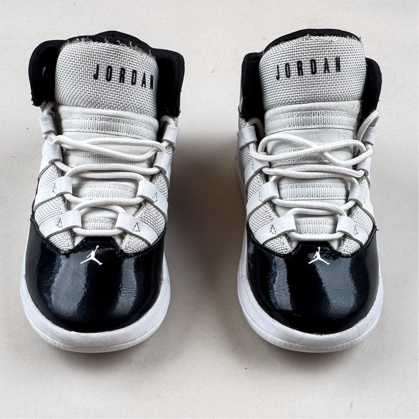 Jordan Max Aura Sneakers