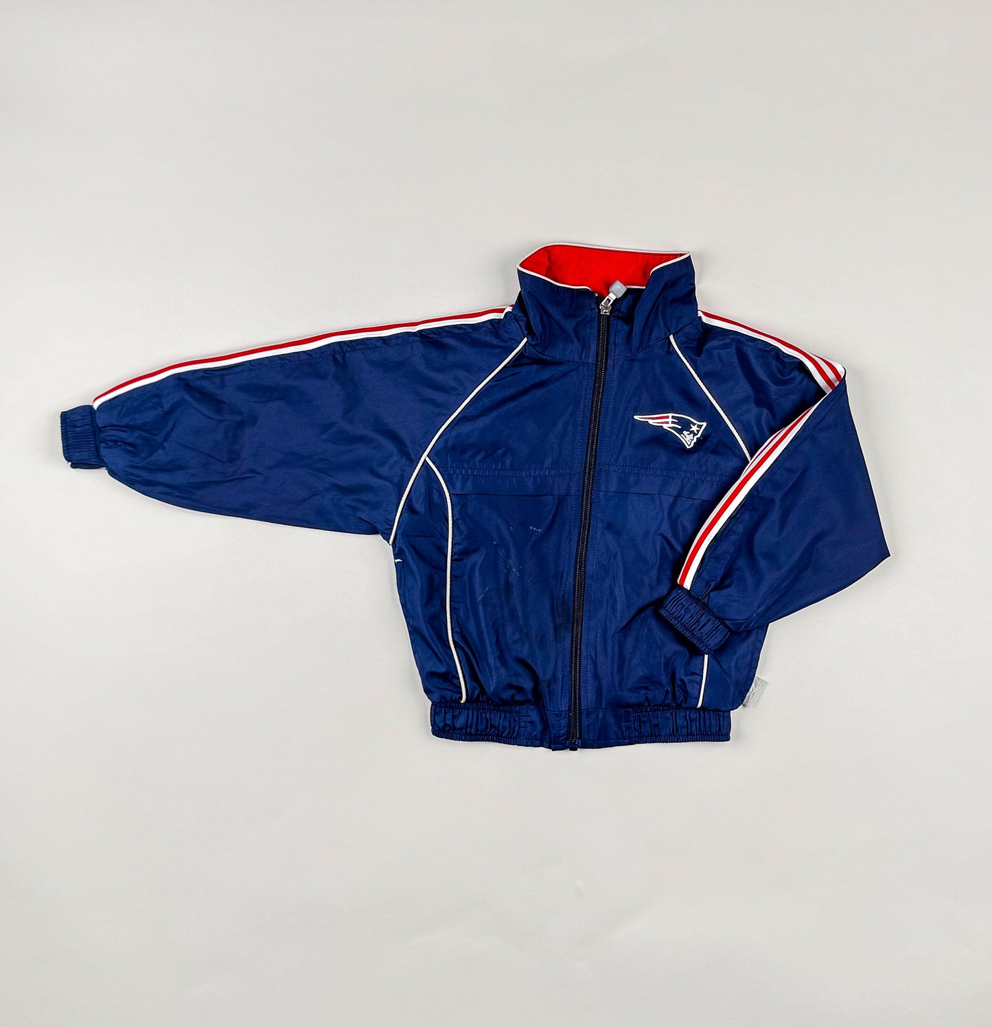 Windbreaker in blue, red and white