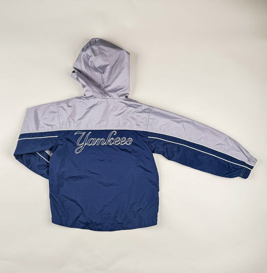 Windbreaker in blue, grey and white