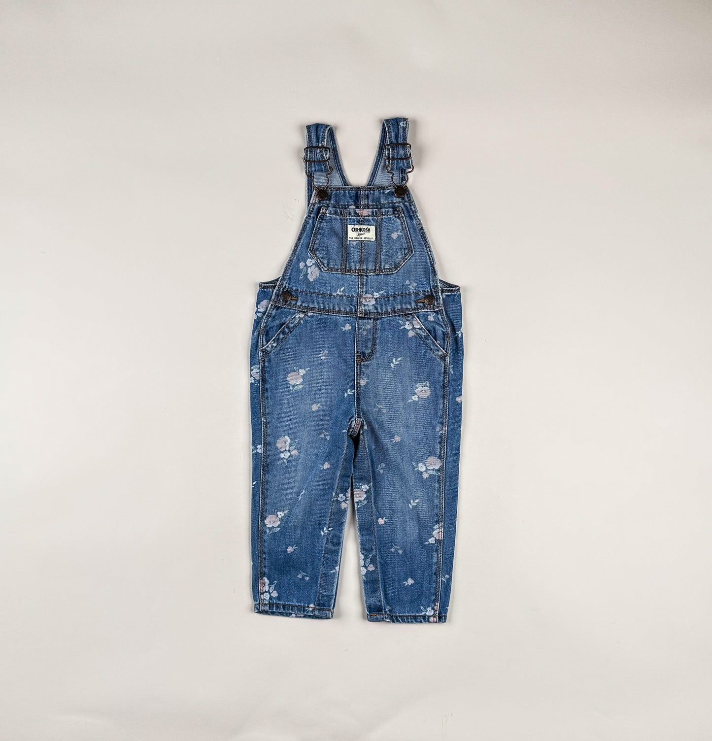 Overalls in blue, white and pink