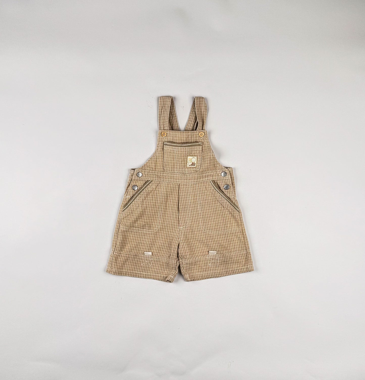 Shortalls in beige and white