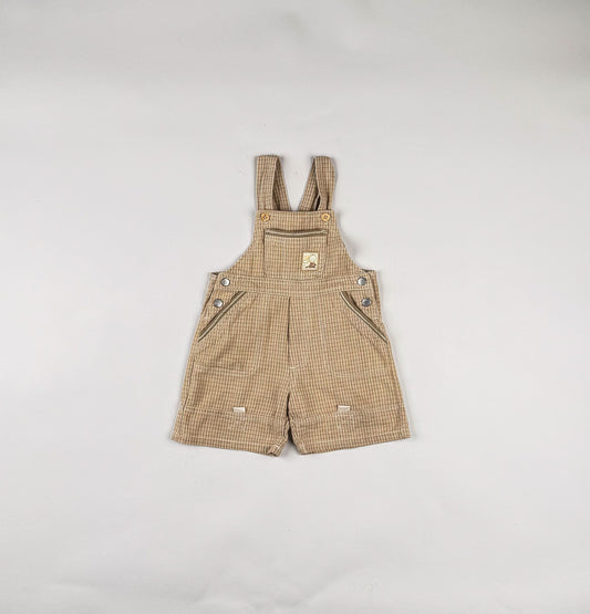 Shortalls in beige and white