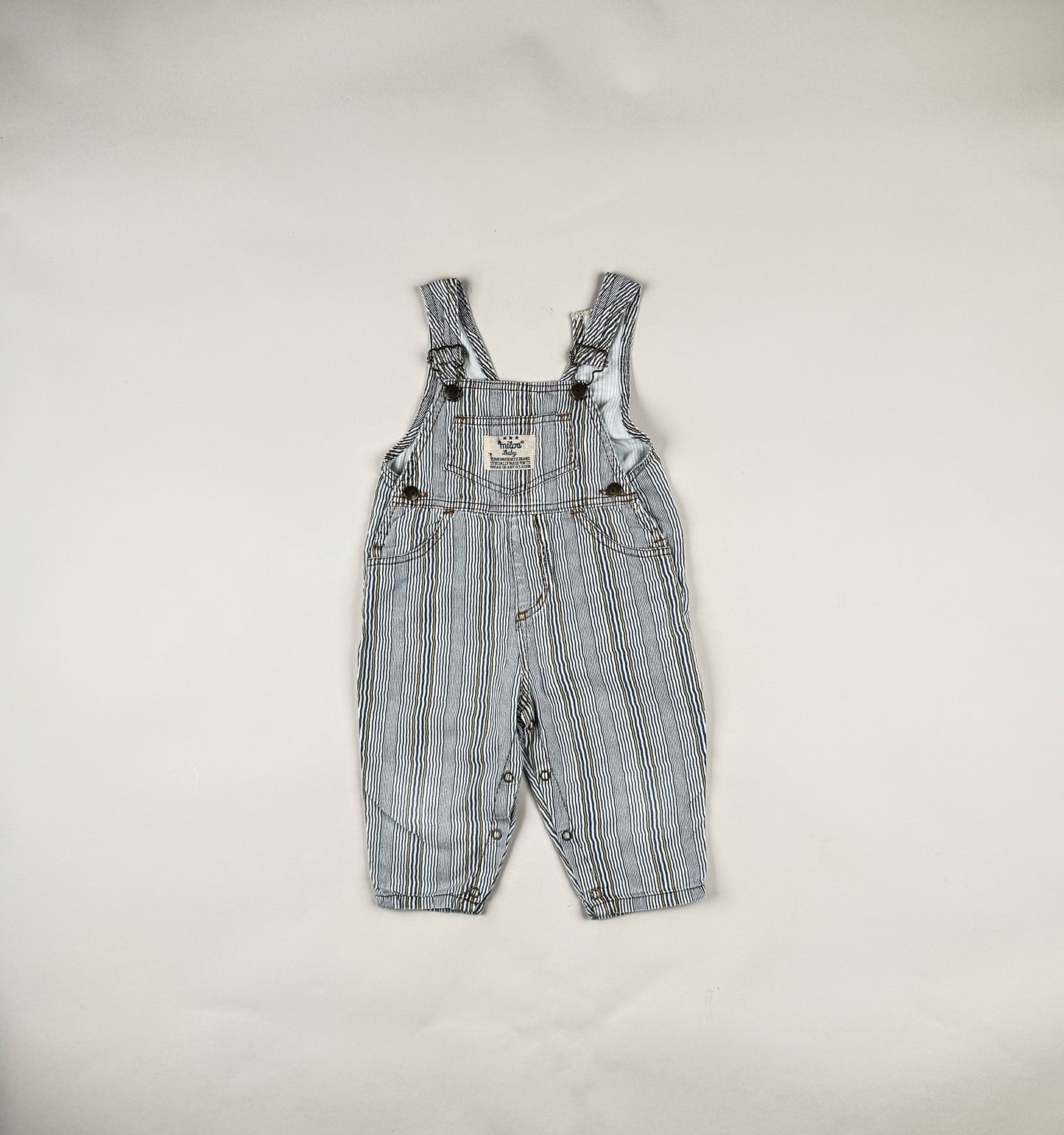 Overalls in blue and white