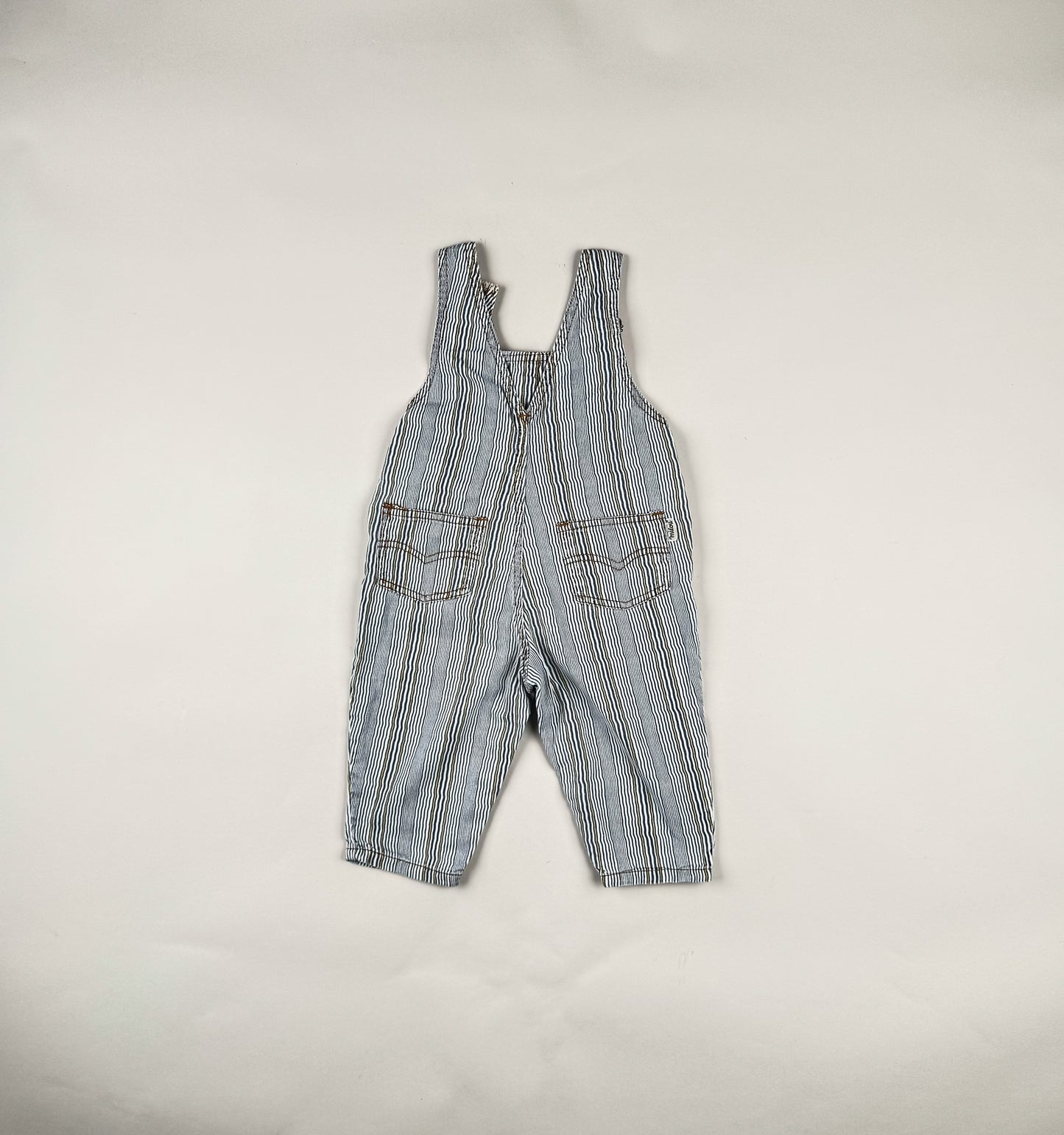 Overalls in blue and white