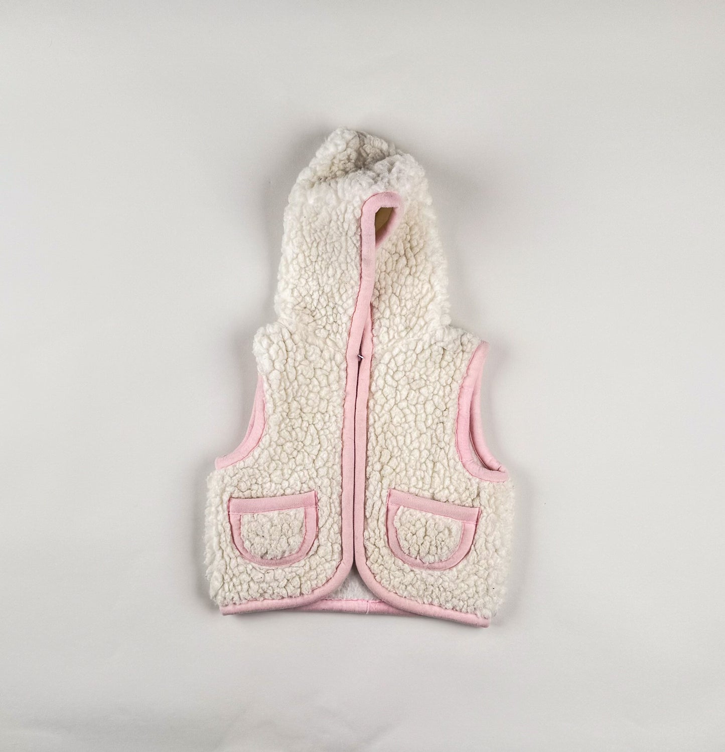 Wool Vest in white and pink