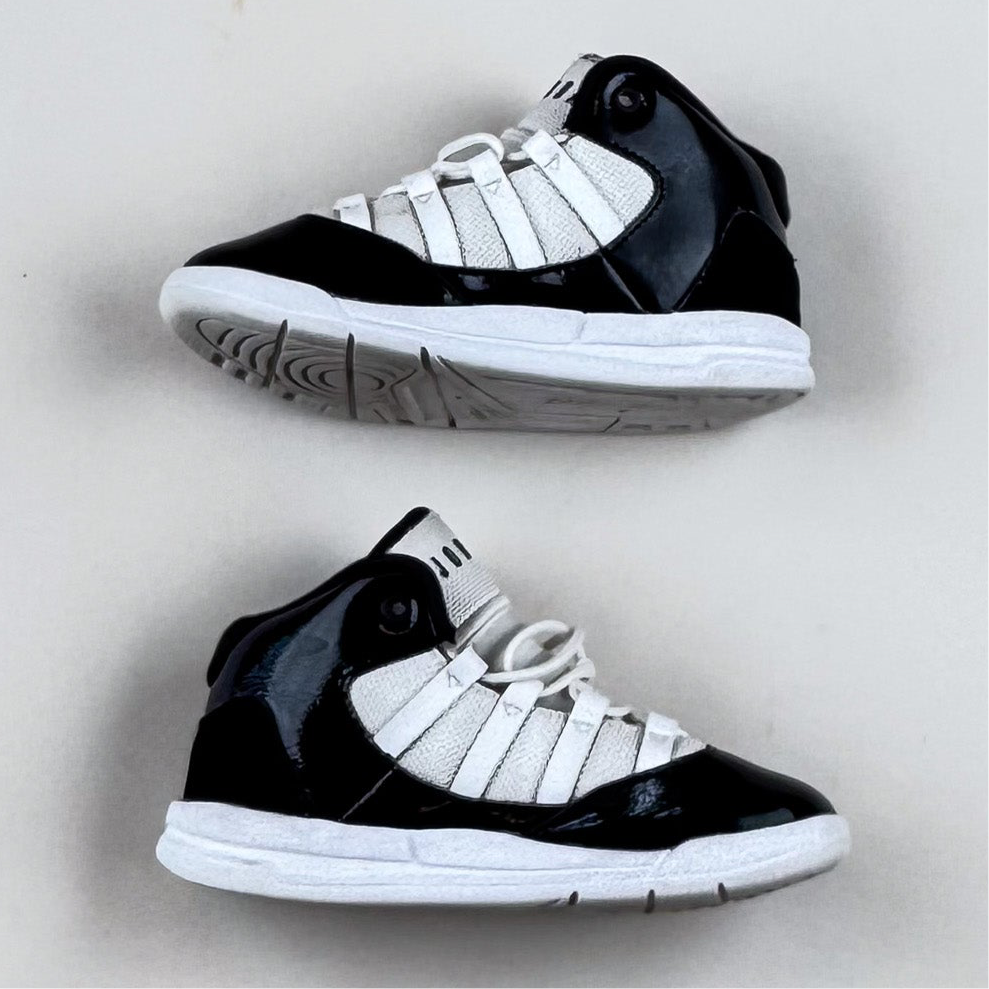 Jordan Max Aura Sneakers