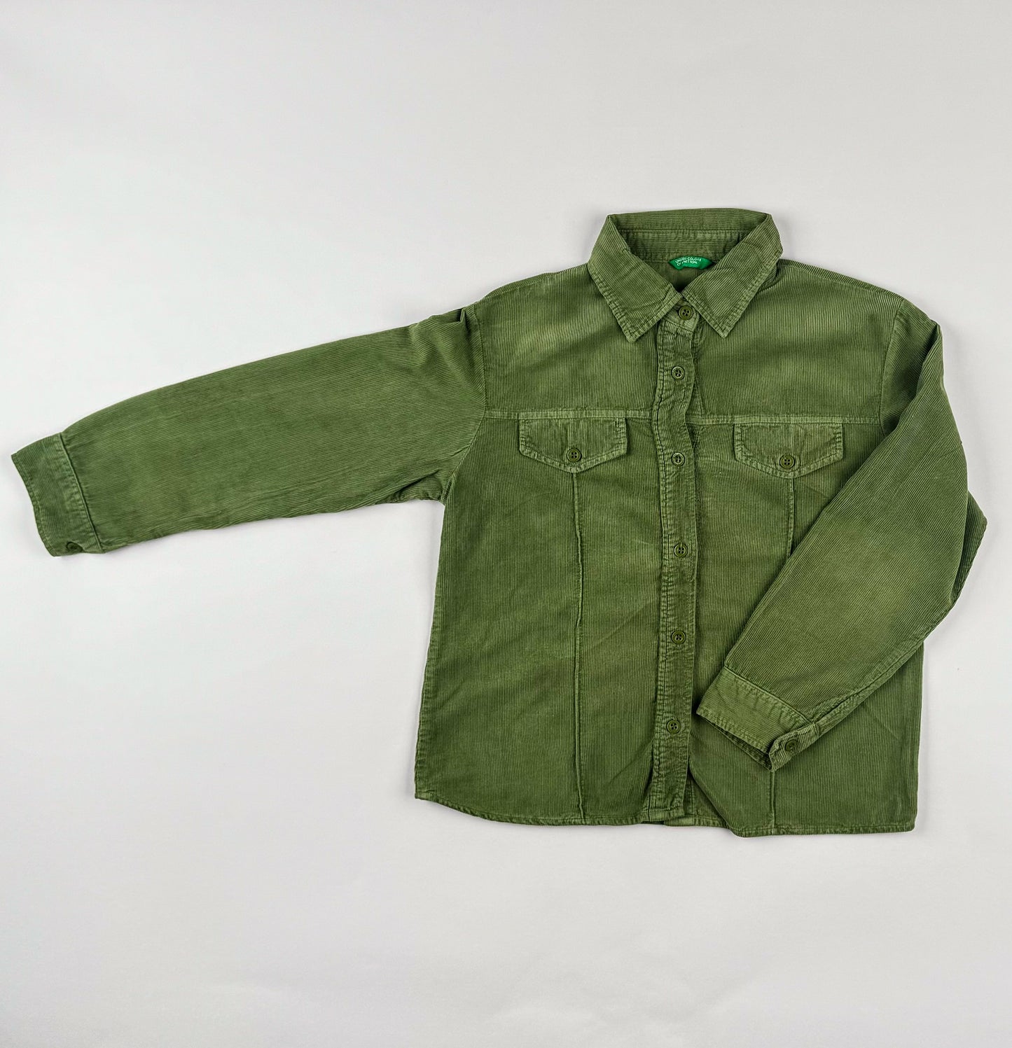 Long-sleeved corduroy shirt in green