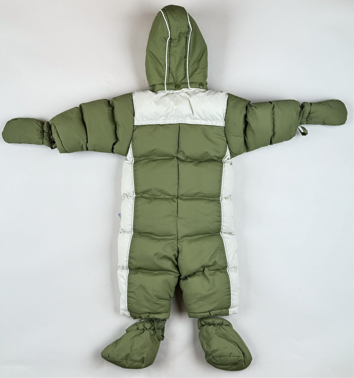 Snowsuit in green and beige