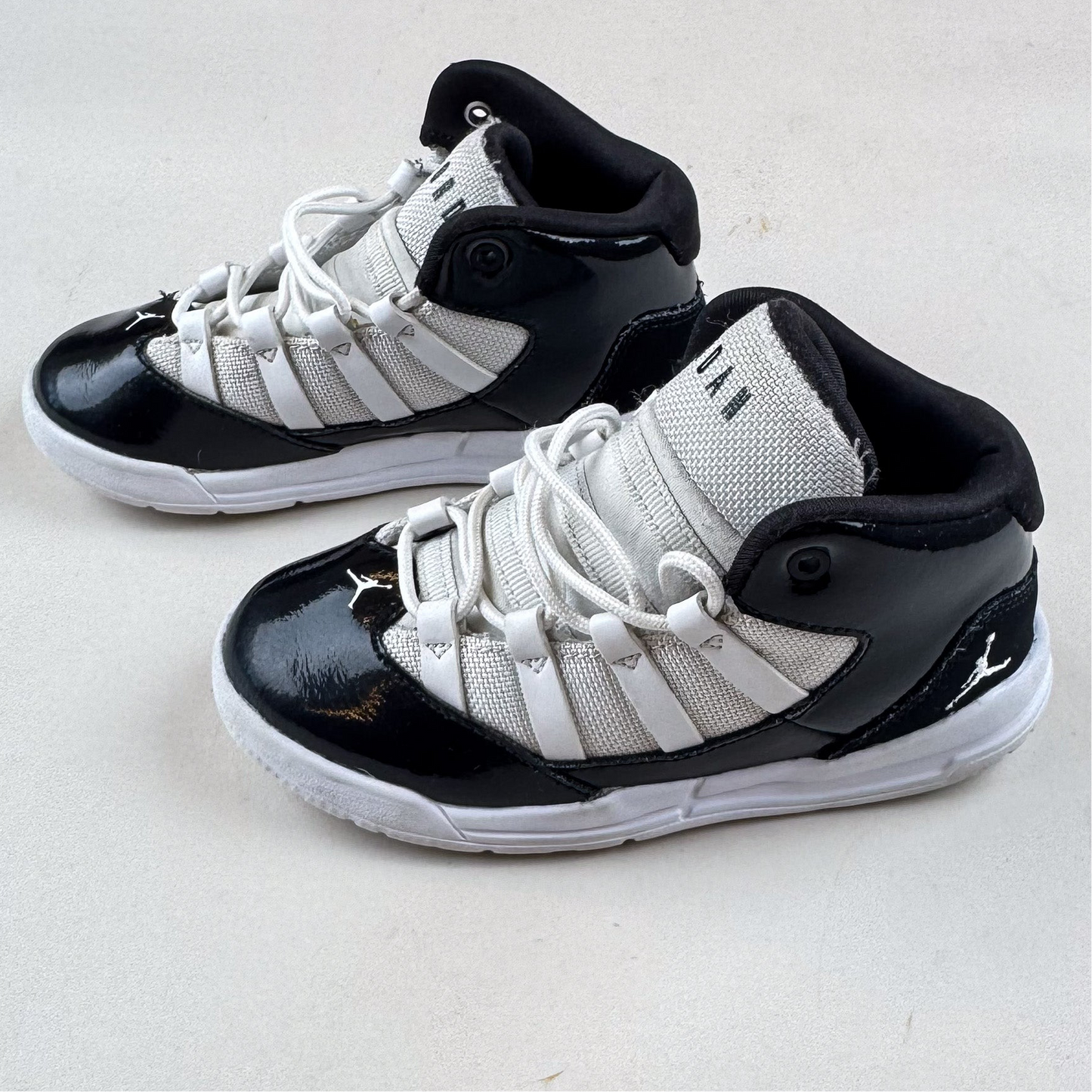 Jordan Max Aura Sneakers