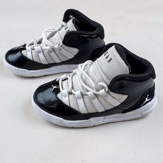 Jordan Max Aura Sneakers